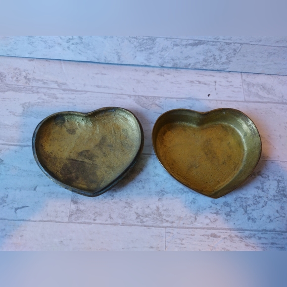 Mid Century Brass Heart Trinket Box - Picture 3 of 6